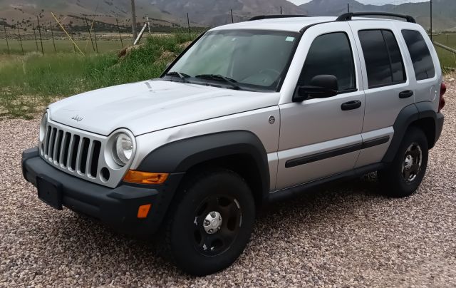 2006 LIBERTY 4X4 SILVER (13).jpg